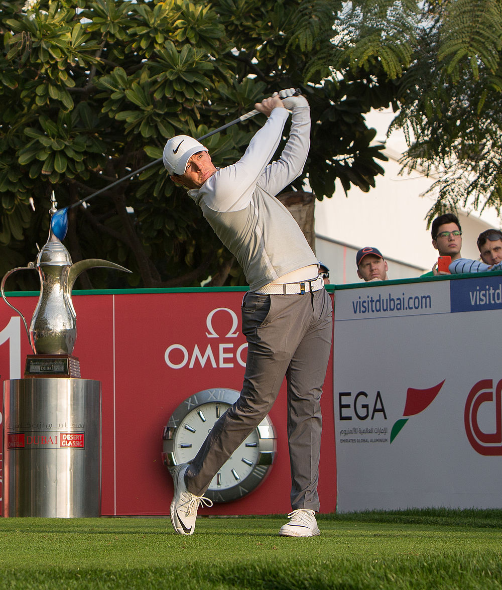 Rory_McIlroy_teeing_off_at_OMEGA_Dubai_Desert_Classic_2016