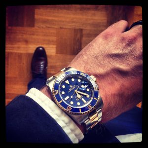 The male fake watches have blue dials.